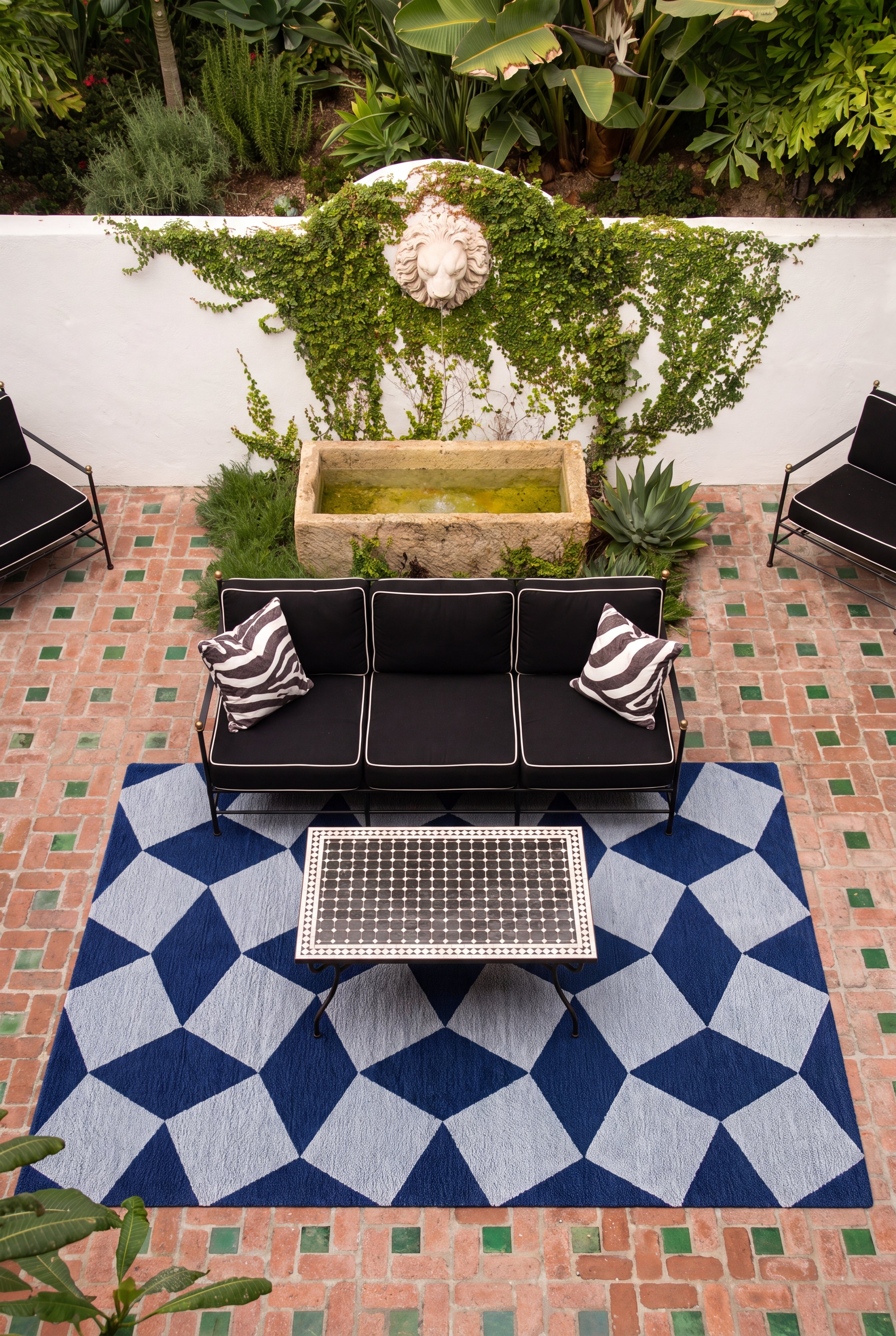 Geometric Pattern Outdoor & Indoor Area Rug, Machine Washable Stain Resistant Rectangular Floor Mat, Modern Abstract Striped Rug for Patio, Living Room & Balcony