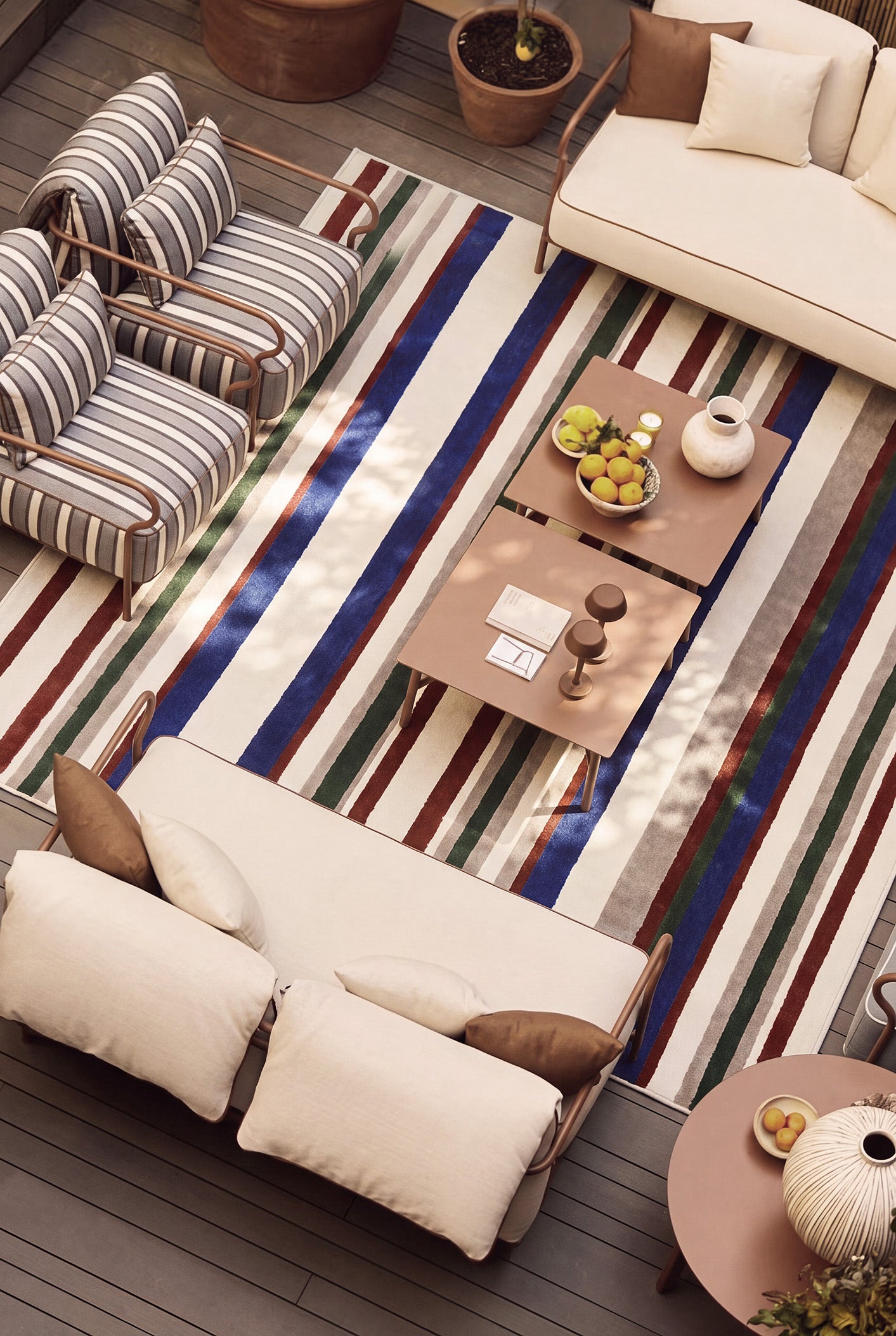 Indoor Outdoor Area Rug, Stain & Fade Resistant Rectangular Patio Floor Mat, Machine Washable Weatherproof Carpet for Deck, Balcony, Living Room & Poolside