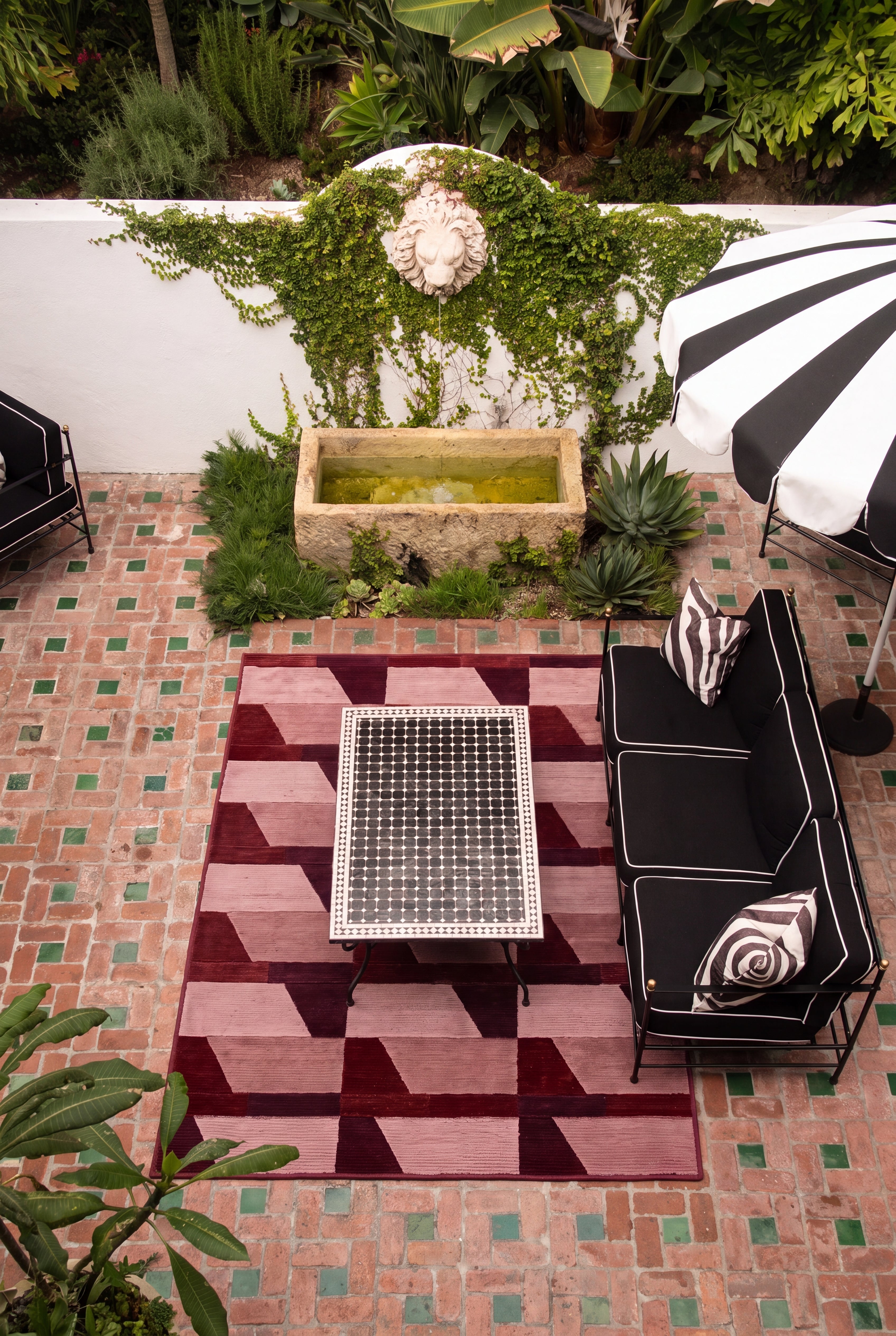 Geometric Pattern Outdoor & Indoor Area Rug, Machine Washable Stain Resistant Rectangular Floor Mat, Modern Abstract Striped Rug for Patio, Living Room & Balcony