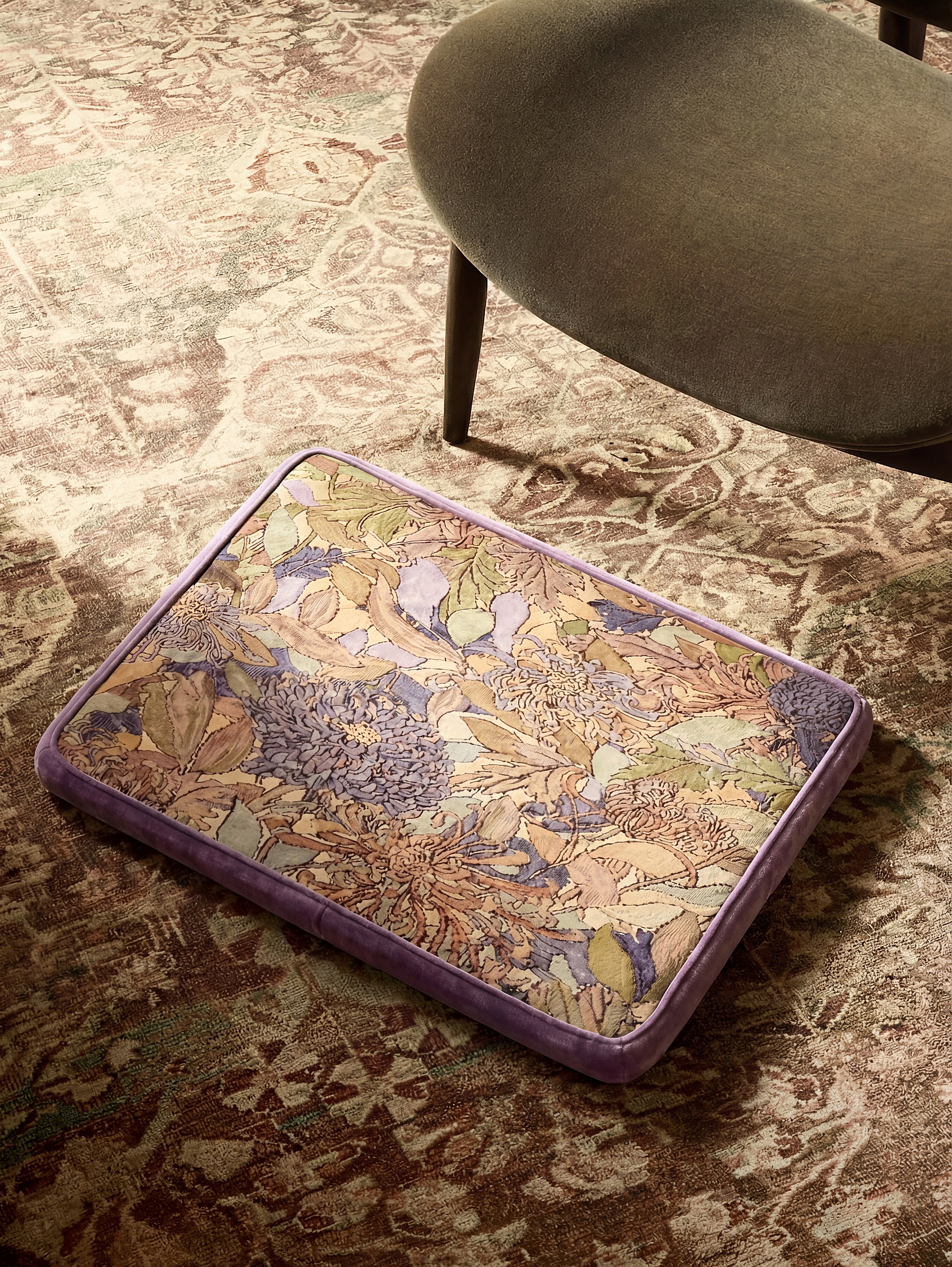 Large Dog Bed - Retro Floral Vintage, Washable Cover, Crate & Home Use