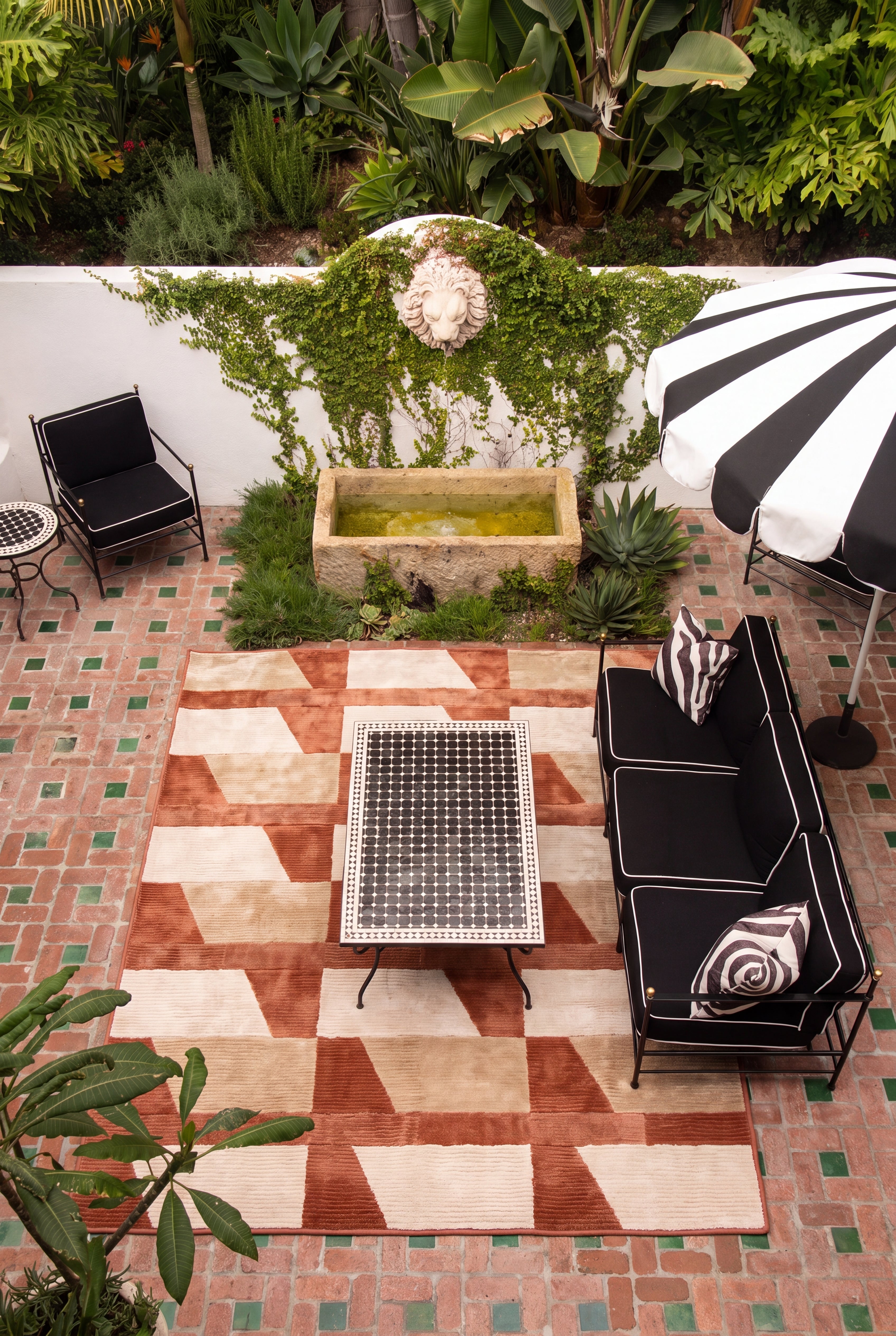 Geometric Pattern Outdoor & Indoor Area Rug, Machine Washable Stain Resistant Rectangular Floor Mat, Modern Abstract Striped Rug for Patio, Living Room & Balcony