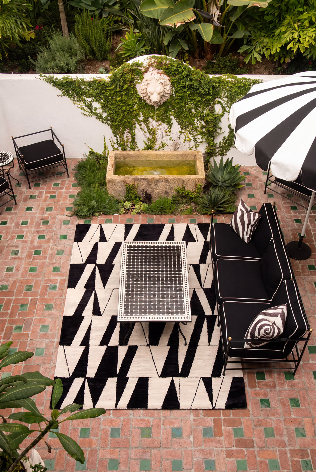 Geometric Pattern Outdoor & Indoor Area Rug, Machine Washable Stain Resistant Rectangular Floor Mat, Modern Abstract Striped Rug for Patio, Living Room & Balcony