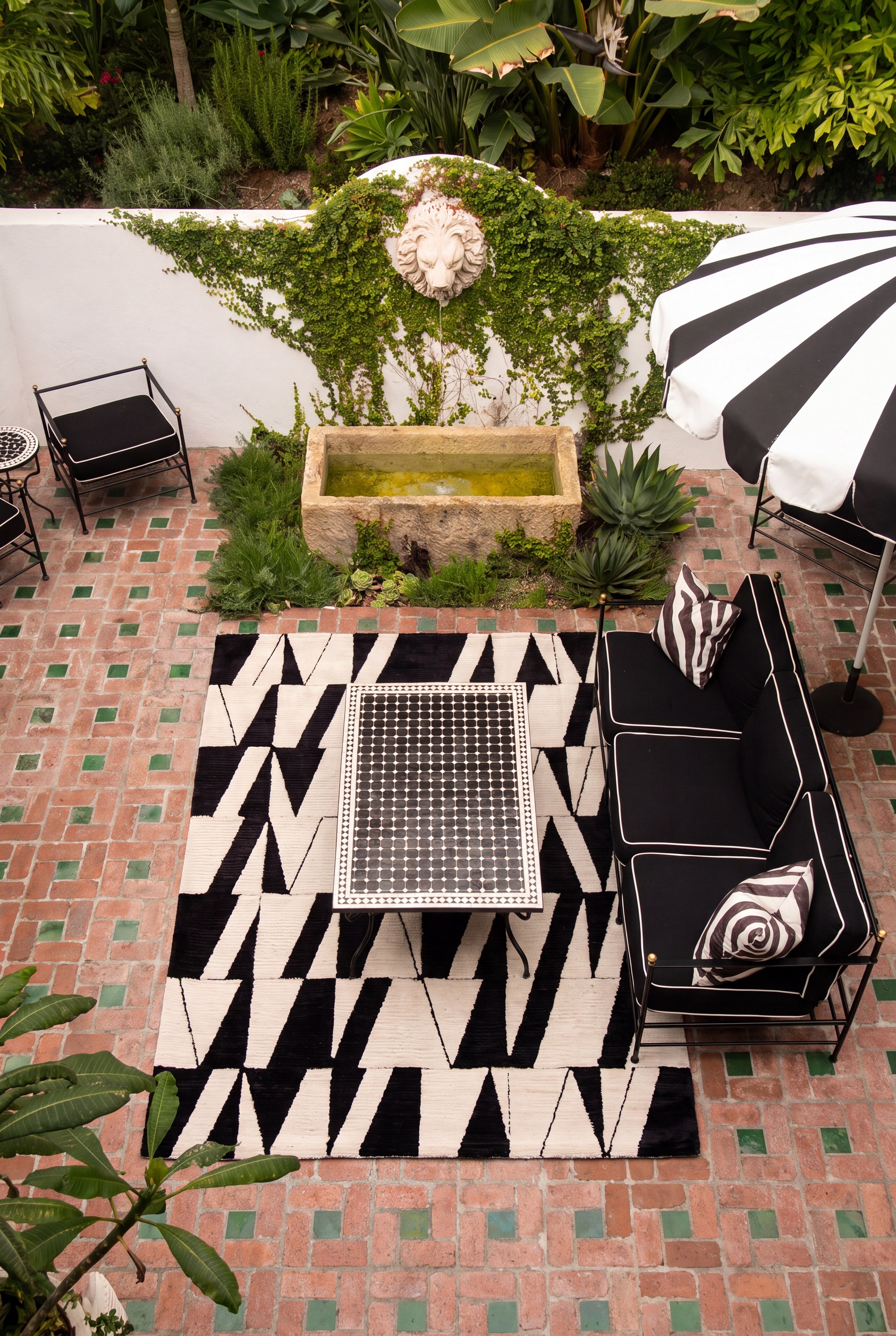 Geometric Pattern Outdoor & Indoor Area Rug, Machine Washable Stain Resistant Rectangular Floor Mat, Modern Abstract Striped Rug for Patio, Living Room & Balcony