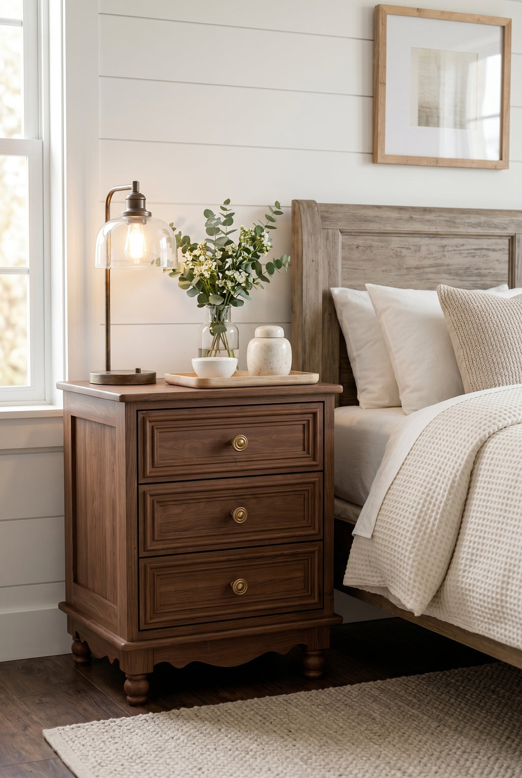 Traditional 3-Drawer Wooden Nightstand | Farmhouse Bedside Cabinet with Scalloped Base & Brass Knobs